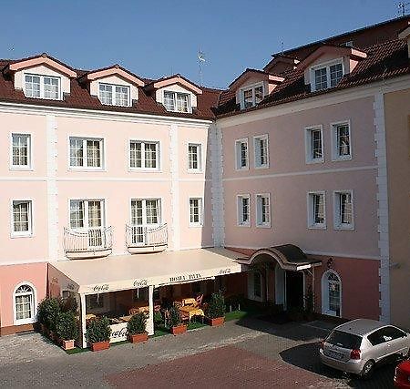 Hotel Tilia Pezinok Buitenkant foto